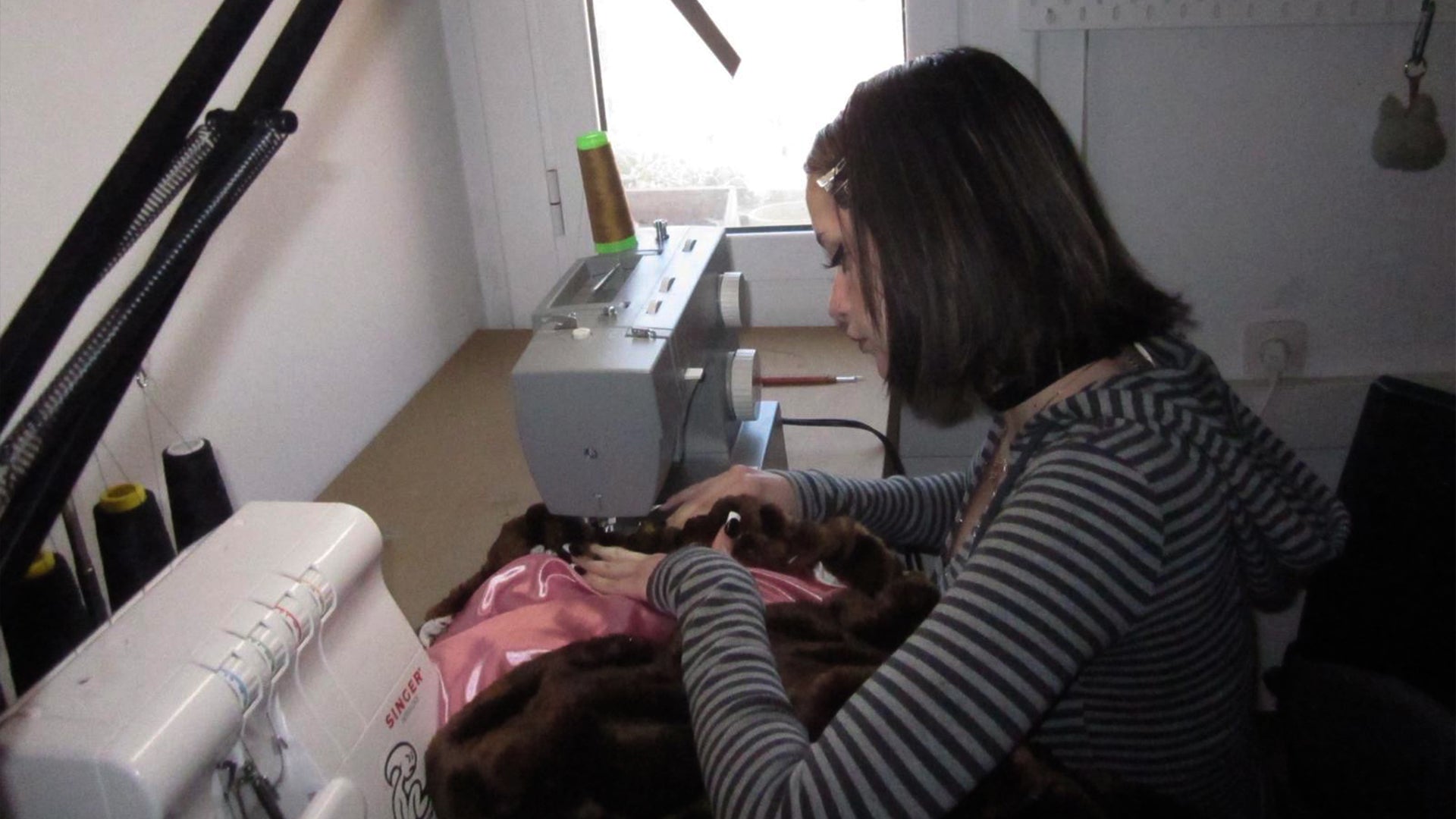 LA KATANA: De encontrar refugio en la costura a vestir a la nueva generación de artistas