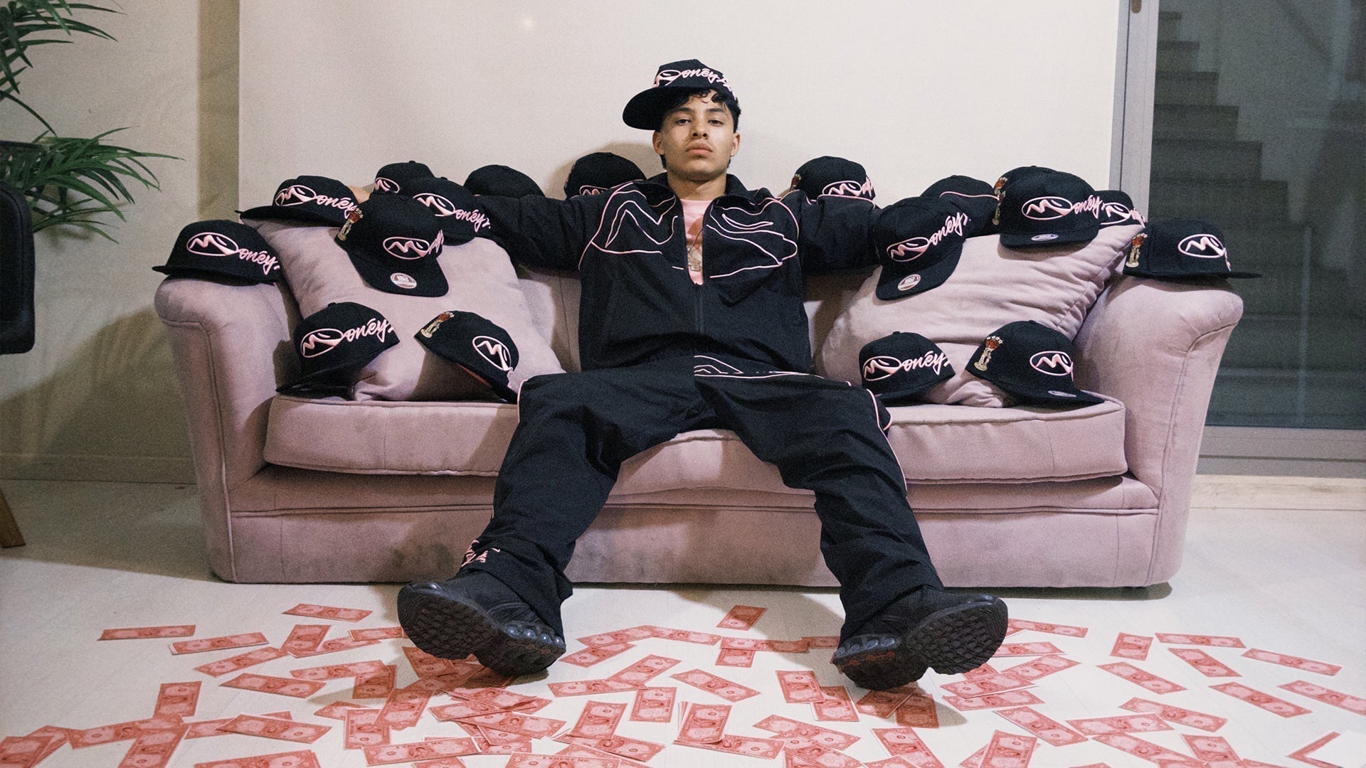 MANY OPS lanza MONEY LOVER DROP: el tracksuit rosa y negro que está reventando las redes en menos de 24 horas