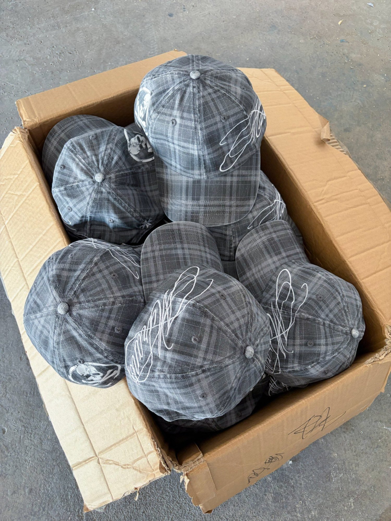 La Black Tartan Hat, la primera gorra de Maison Murano.
