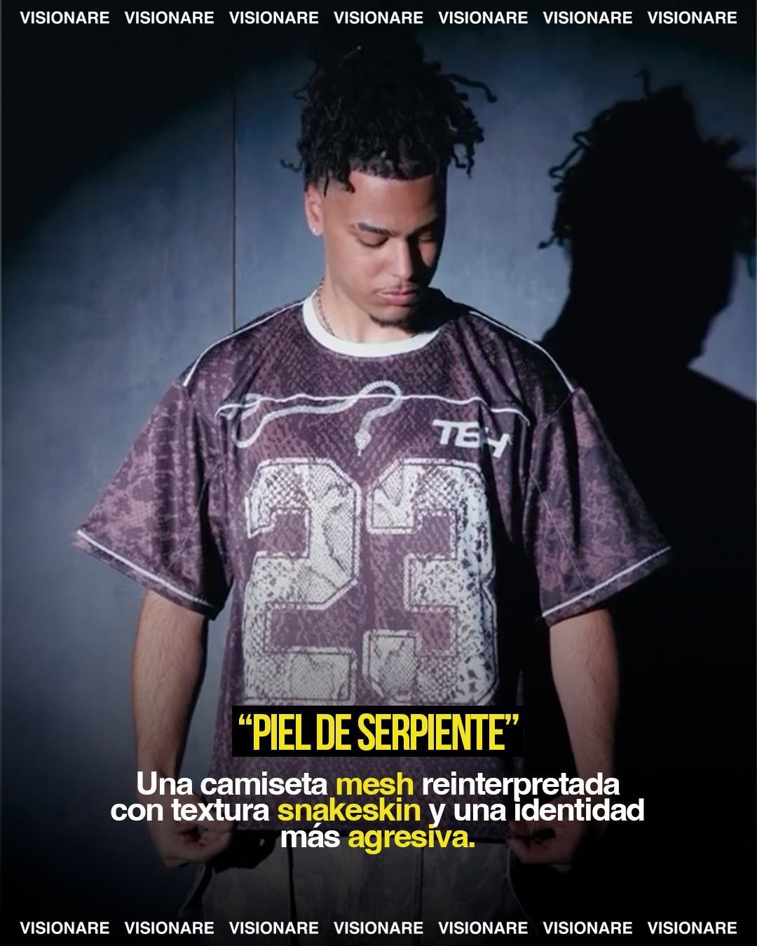 La camiseta mesh con textura snakeskin y el dorsal 23